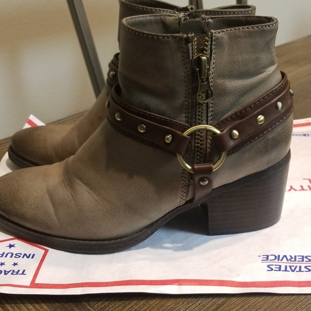 Rugged Boots - Picture 2 of 7